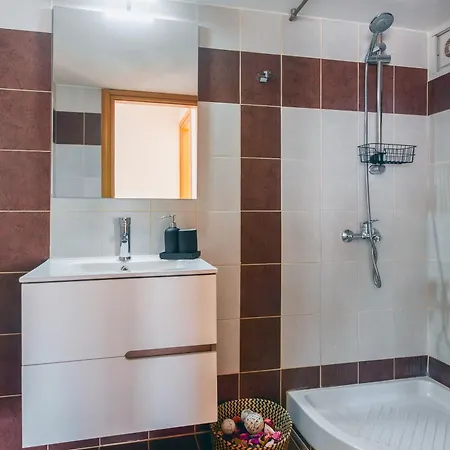 M&k House Rhodes City